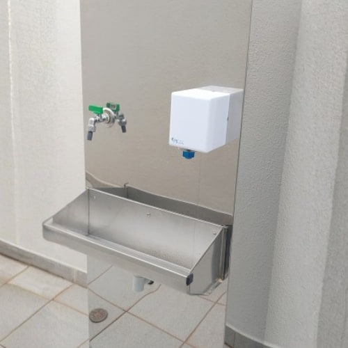 Sensor H2TEC instalado sobre bebedouro industrial